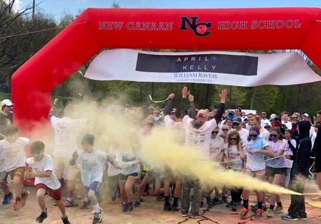 Annual color run raises over $47,000 for New Canaan Scholarship Foundation