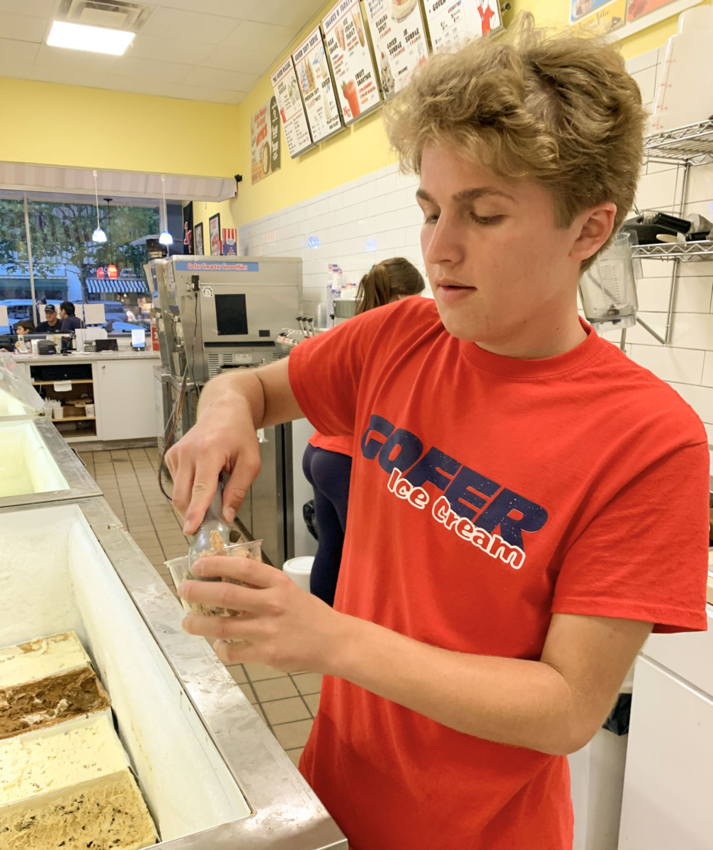 Summer jobs allow high school students to explore independence