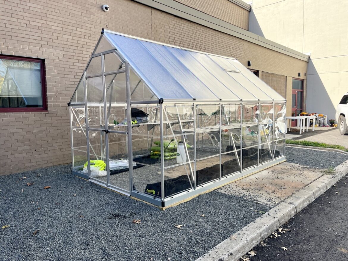 Greenhouse installation promotes collaboration between departments
