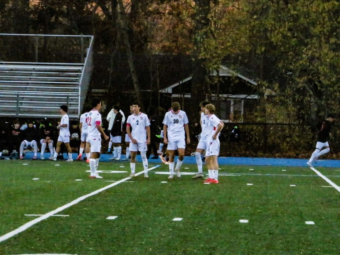 Boys soccer loses 3-2 to Bunnell in CIAC tournament