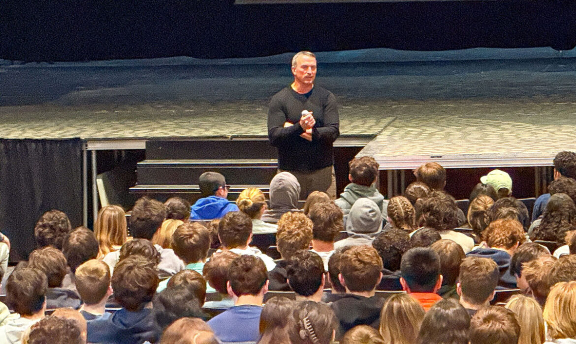 Chris Herren warns students about substance use through “Herren Talks” assembly